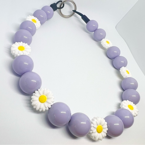 Lavender Purple & Daisy Beaded Dog Collar Necklace 
Size Medium/ Large - Picture 3 of 8